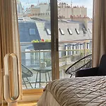 Fabulous Big Studio With Balcon Arc Of Triumph