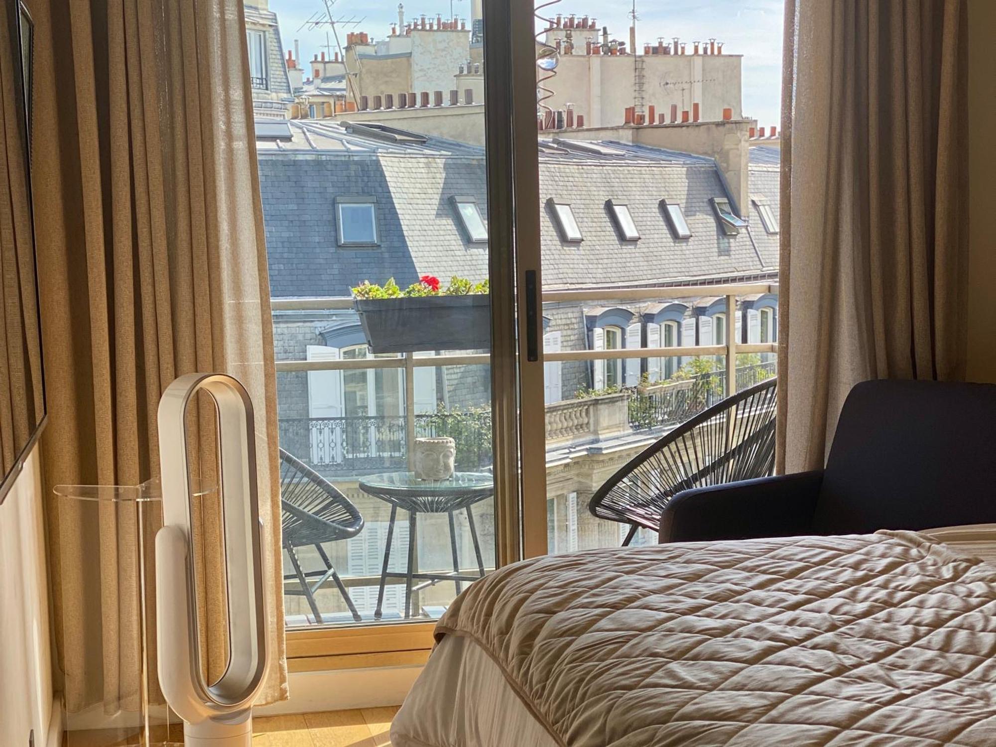 Fabulous Big With Balcon Arc Of Triumph